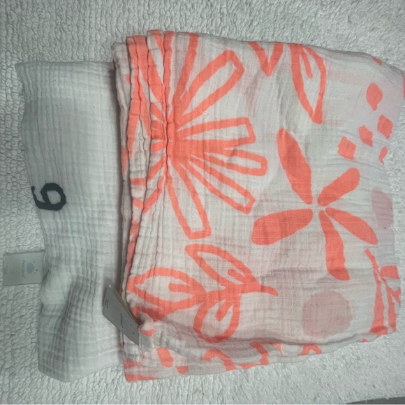 Two Cloud Island baby blankets Monthly growth Milestones and orange & white - Picture 2 of 7
